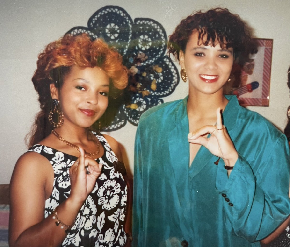 akperera's tweet photo. Time will fly, things will change, but the memories will always stay true. My line sister-“Remember when we attended our first D9 StepShow?” @lavorawilson 💞💚@akasorority1908 #CircaSpring1990 @ulmakas #StillNLUtoMe #Spr90 #TZmade @ULM_Official @akasorority1908 @SouthCentralAKA https://t.co/GKrarM8XXD