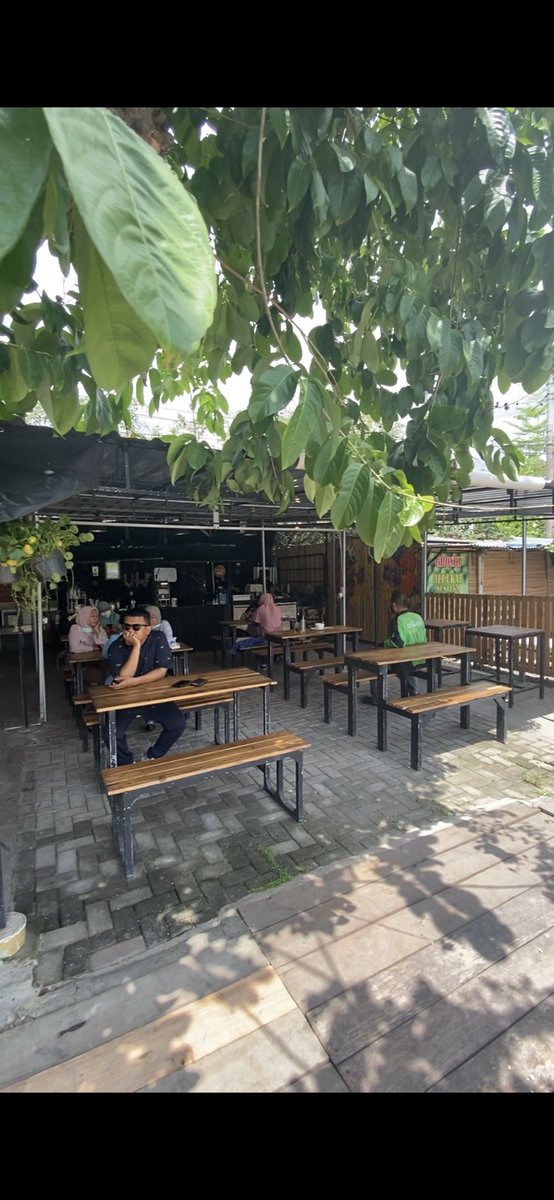 Percaya ga percaya ini tiga menu yg w pesen 20rb aja di UHT.id

Dulu warungny ga terlalu rame waktu awal buka, dan pas w cobain ampe bgung kok bs ya menu kyk gini harganya segini tapi tetep enak.

Sekarang uda rameee teruss, dan hargany tetep aja miring