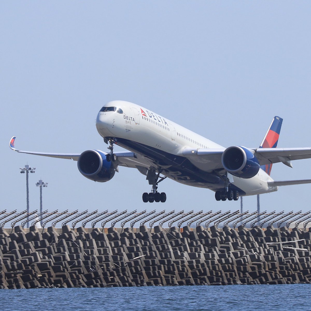 matanda3232's tweet photo. デルタのA350が離陸して行きました
#deltaairlines
#n502dn https://t.co/zW6tmTXbrH