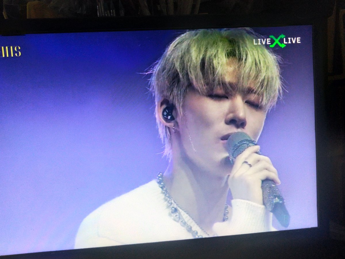 dtaa12's tweet photo. Are watching this too?
#bi1stonlineconcert #HANBIN https://t.co/UCRMoEPGq6
