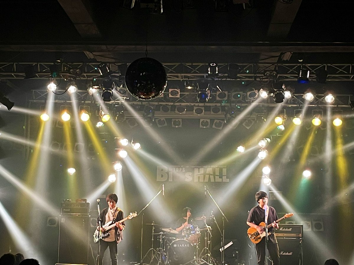 tops_inc's tweet photo. #SCRAMBLE9 ❤️‍🔥4組目
3ピースバンドのWEEK10 👏🏻👏🏻

おもわず口ずさんじゃいそうな優しいメロディーが会場を包んでおります🍃🥰

#WEEK10 #大分トップス https://t.co/2apmi60Nkw