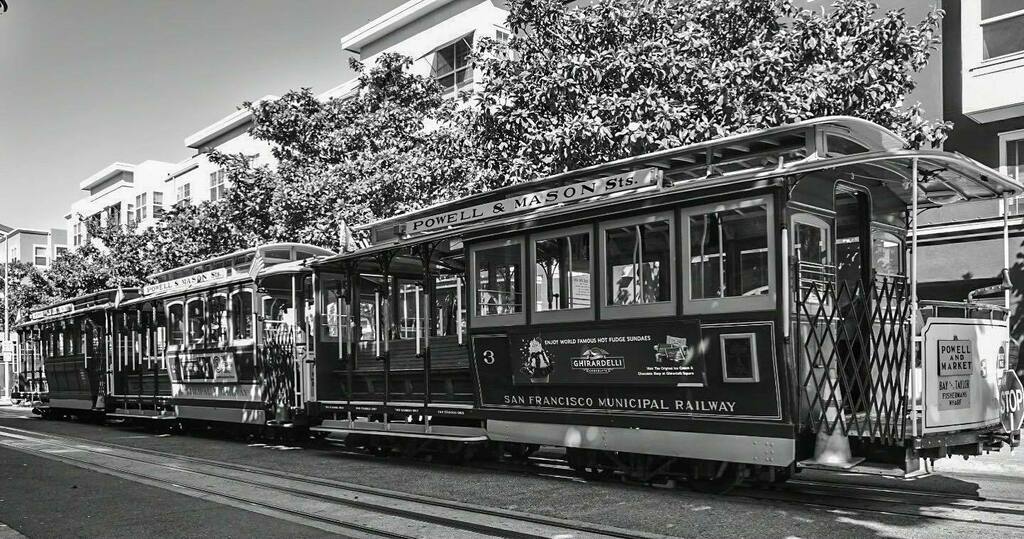 talesoftherails's tweet photo. A moment at the @sfmta_muni @sf_cablecar Mason line terminal. @munidiaries @sfmsr @sfmuniphotos @sfccm #capturetransit #sanfrancisco #sfcablecar https://t.co/WCK4ipfzE6 https://t.co/nVv5D4cCf2
