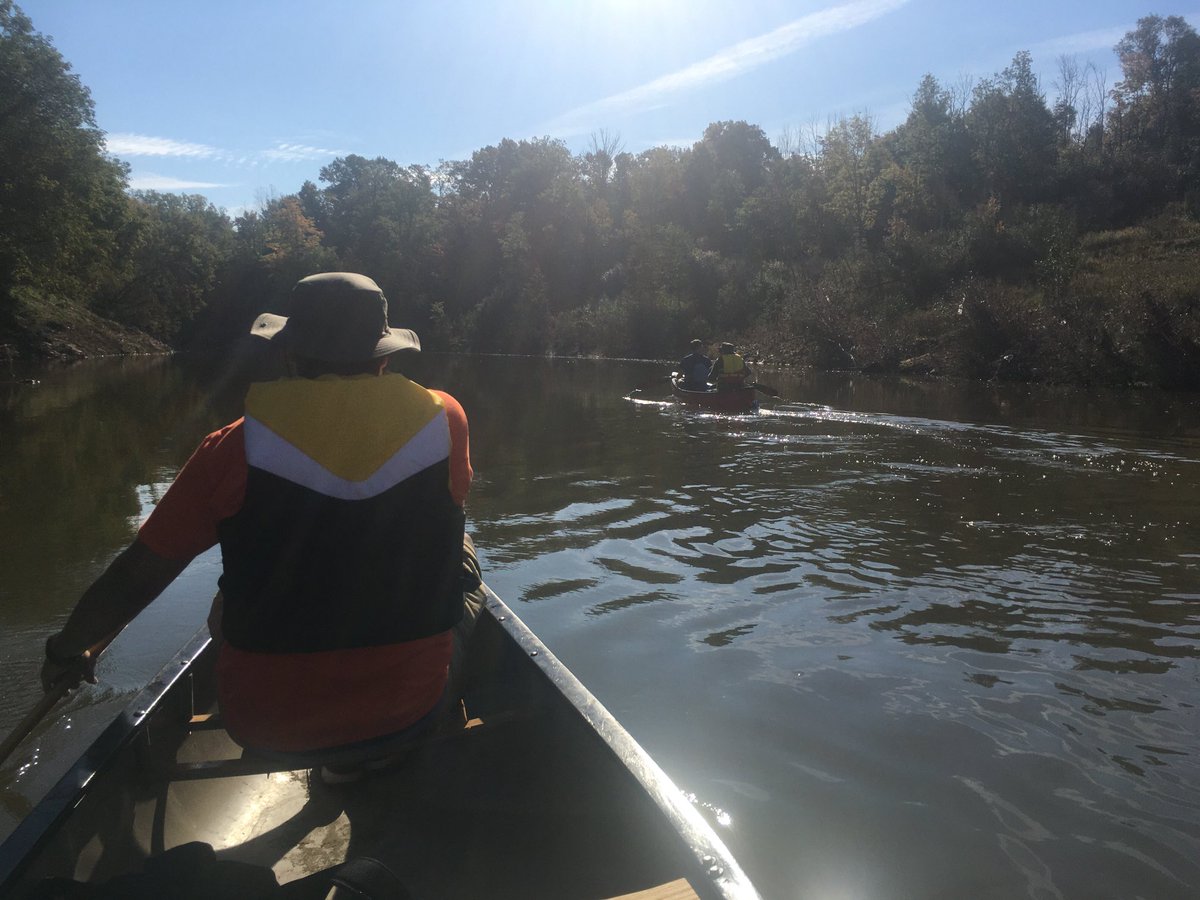 tpcanoe's tweet photo. When school is in, it is not uncommon to have to work a bit on Saturday & Sunday. If only most work days were as pleasurable as this, my job would be a breeze. Learning #Munsee History as part of a @CndHistAssoc #IndigenousHistory project #ThamesRiver #swont #cdnhist https://t.co/HZWe4zYFmM