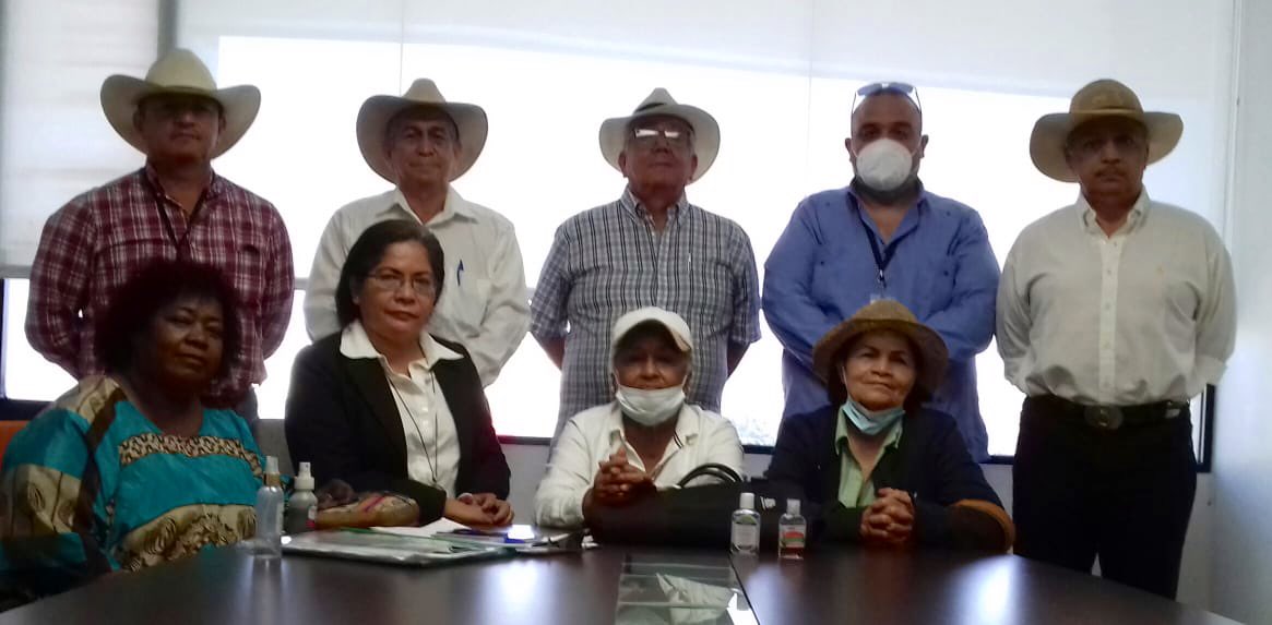 Con presencia de CPA César Hidalgo, técnico de <a href="/CpccsEc/">Participa Ecuador</a>, se desarrolló Asamblea de nuestro Directorio, nombrando dignidades para próximo período. Recae sobre Sr. Silvio Cedeño el cargo de Coordinador Nacional.