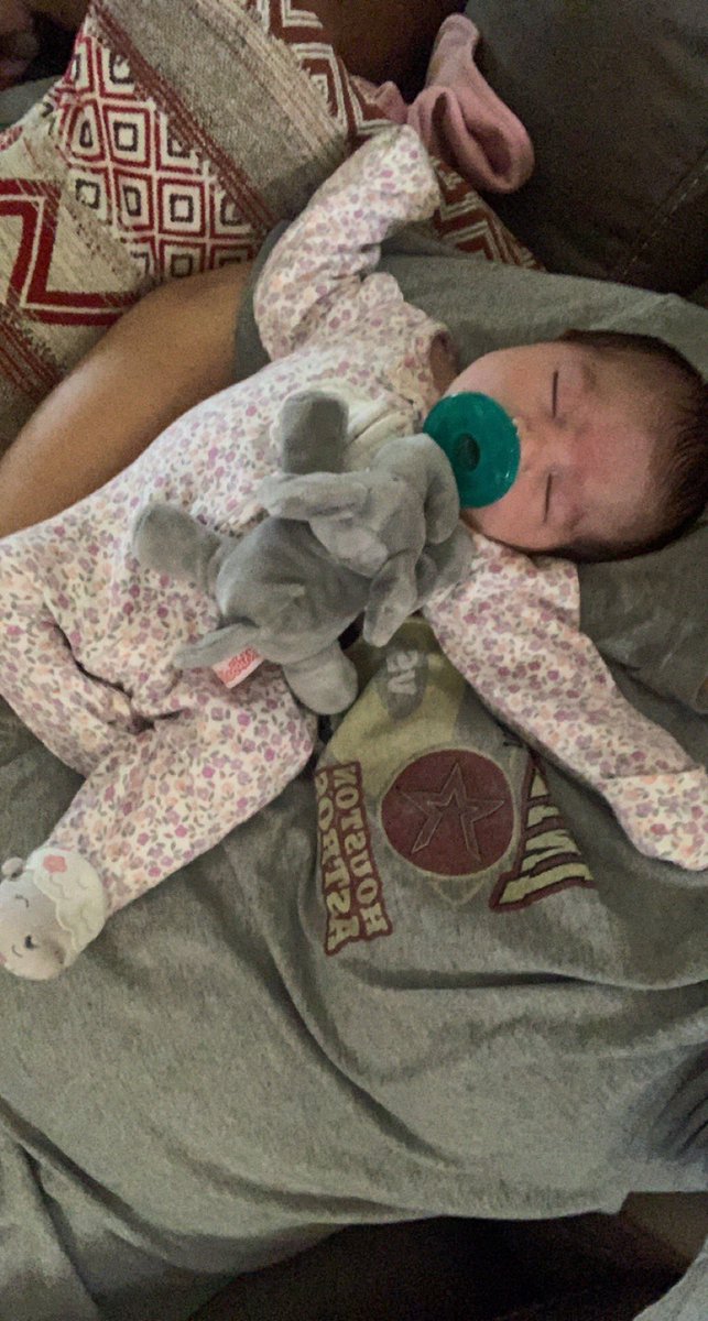 RachelRenaeee's tweet photo. For those who don’t know, I had a baby. And she is THE best thing ever. Renae Lynn Cantu, you are so loved 💗 https://t.co/x8At3pf7rS