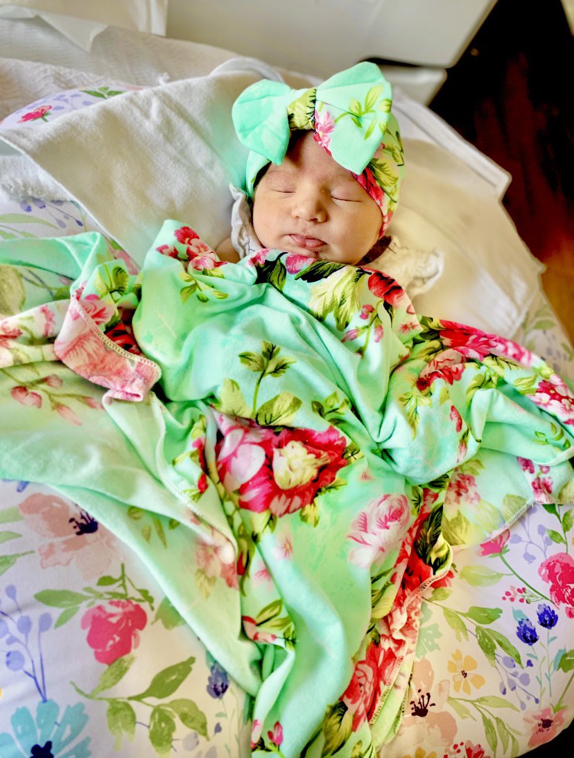 RachelRenaeee's tweet photo. For those who don’t know, I had a baby. And she is THE best thing ever. Renae Lynn Cantu, you are so loved 💗 https://t.co/x8At3pf7rS