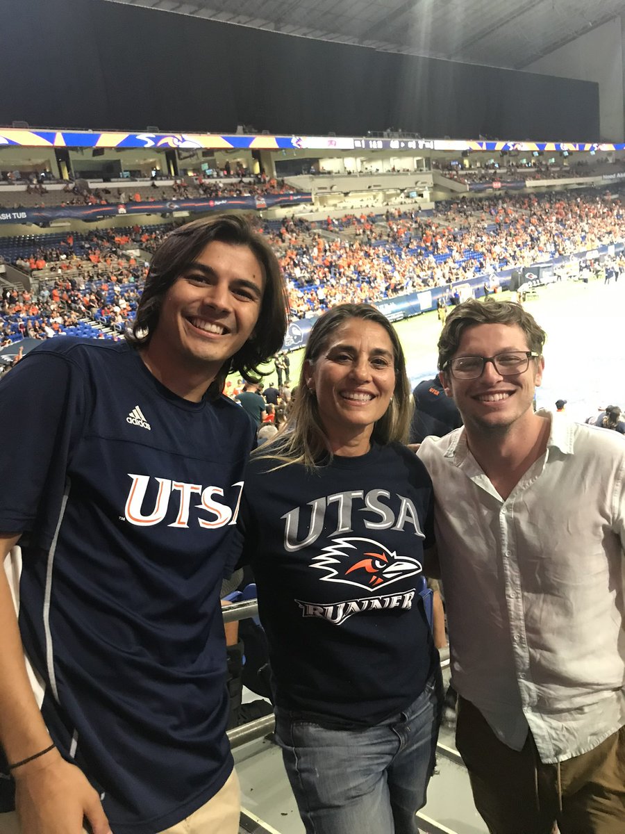 RGC_MsHsXC's tweet photo. Great way to start the weekend, with 2015 Cole XC State Runner Up alumni, Hunter Duplessis(UTSA KICKER#5), Landon Duplessis, Matthew David!#ProudAICW https://t.co/UwO2QZgZRF