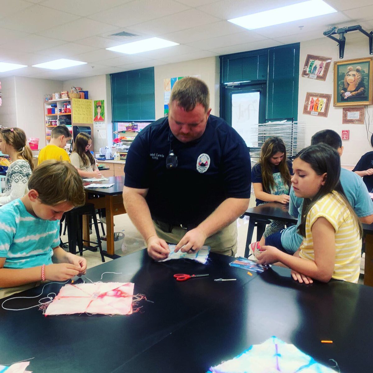 teachcentart's tweet image. We had a guest artist in the art room last week: our favorite SRO, Officer Lewis! He showed off his sewing skills and taught us all a few things! #teachcent #teachcentart #magicmakers
