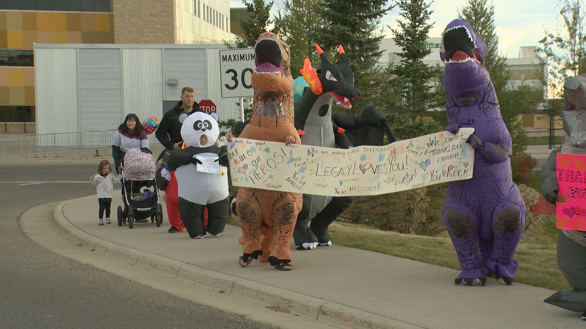 GlobalCalgary's tweet photo. A group of people gathered to spread some cheer at the South Health Campus hospital, dressing up in costumes and donating gift cards to intensive care and emergency staff as a way of saying thank you. #COVID19 #calgarycovid #covid19calgary https://t.co/TC6HLM7ROm