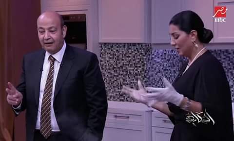 عمرو اديب :  انتي اهلاوية بجد يا وفاء ولا من الاهلاوية الي بيشجعوا كدة وخلاص 

وفاء عامر : لا انا اهلاوية من صغري انا طلعت اهلاوية زي ابويا كان بابا اهلاوي متعصب وبيحب الاهلي عشان حسن شحاتة

عمرو اديب : اهلاوية عشان حسن شحاتة ؟ دة كان بيلعب في الزمالك لا واضح انك اهلاوية صميمة 😄