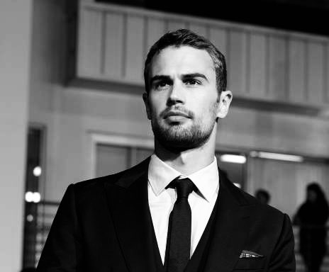 “Maybe that's what Batman is about. Not winning. But failing, and getting back up. Knowing he'll fail, fail a thousand times, but still won't give up.”

#DCRP #Batman  #DMtoPlot

WT: #WriterInTheBelfry