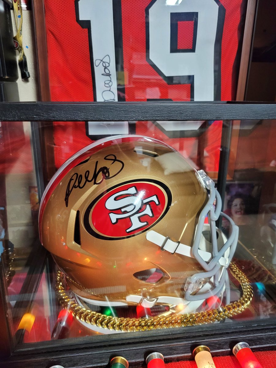 Inspector_Dabit's tweet photo. Finally got my new Deebo Samuel autographed helmet on display... Looking damn good!
New giveaway starting tomorrow #FaithfulGear π
#WhatChain https://t.co/S34vijasat