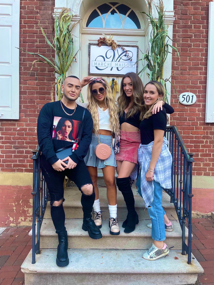 MikeGiuda's tweet photo. Insert that fall meme about Ashley spelled different ways ๐คฃ๐ #basicwitches https://t.co/EavSAw8G1w