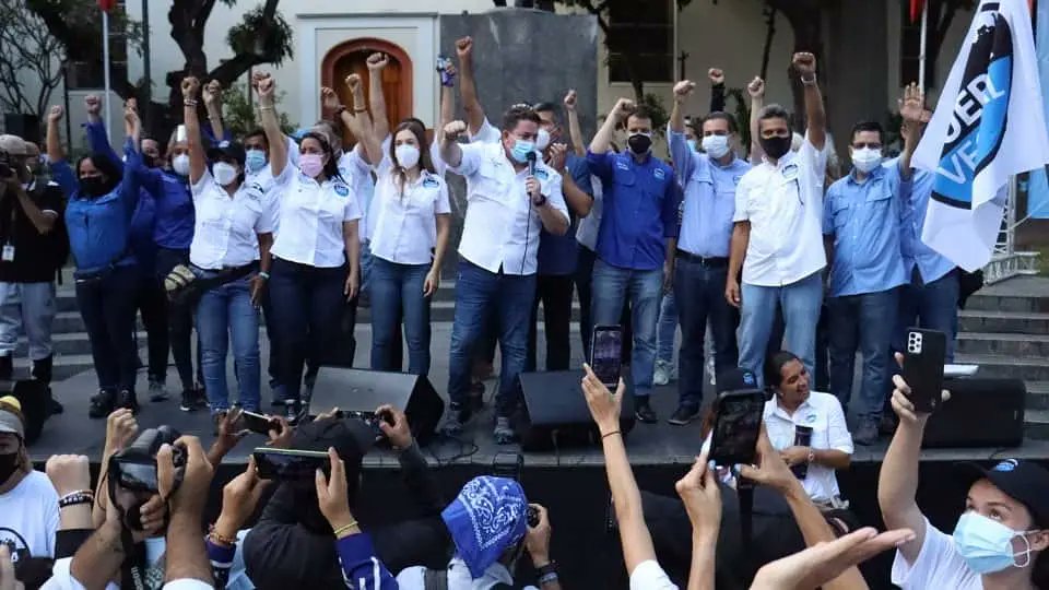 lafuerzavecinal's tweet photo. El acto estuvo presidido por el alcalde de #Chacao y dirigente nacional @DuquegustavoS, en compañía de la primera dama de Chacao @Vanebachrich. 

#FuerzaVecinal 💪🇻🇪
#DefendamosLoNuestro ✅ https://t.co/jz2zWLcAik