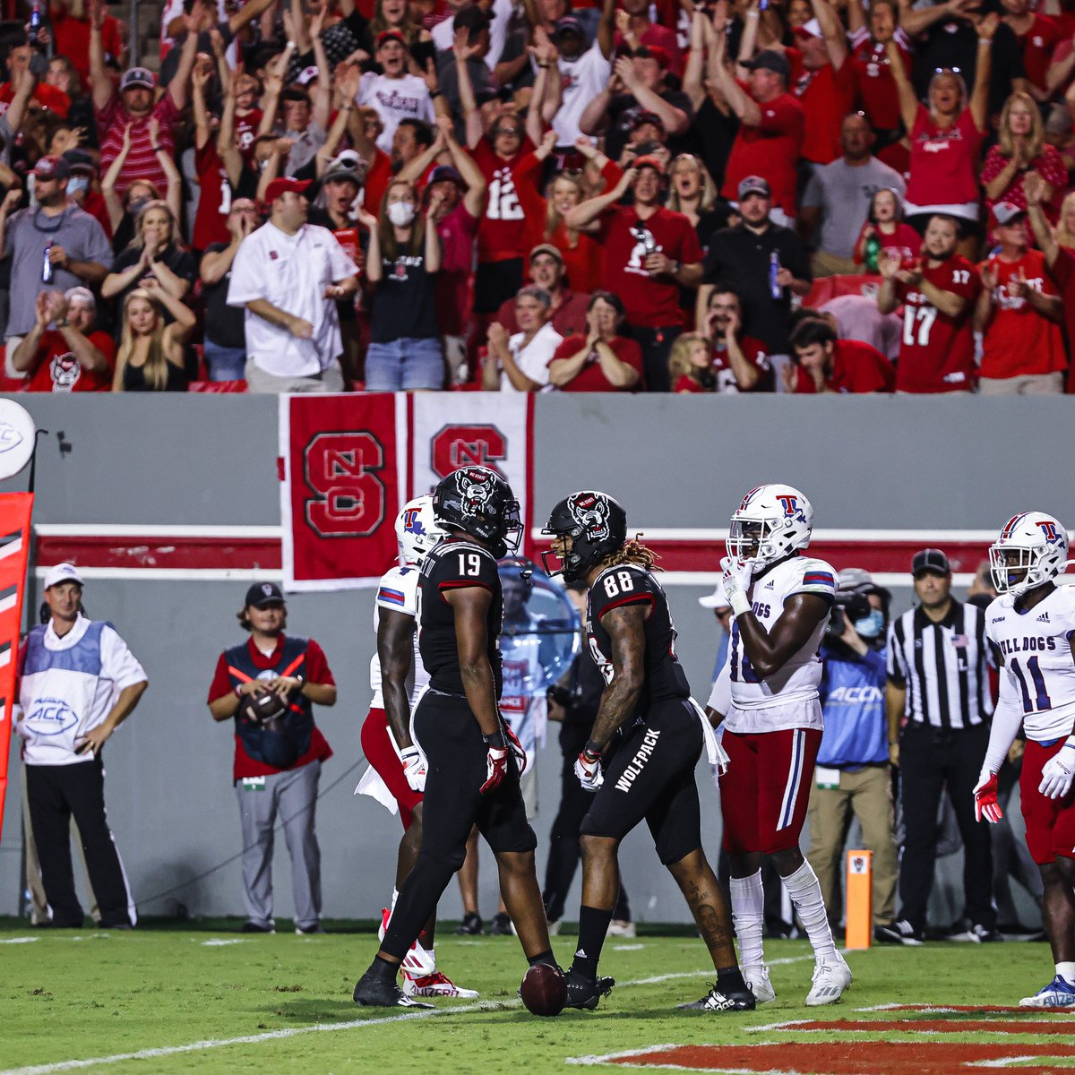 PackAthletics's tweet photo. Wolfpack W: ✅

Thanks for spending your Saturday night with us, #WPN! https://t.co/fyphAL17GC