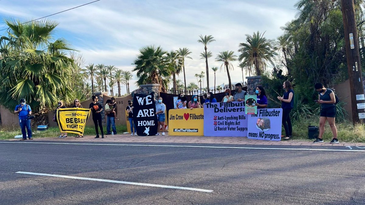 #BREAKING 📣 @SenatorSinema is currently at Royal Palms Spa & Resort in Phoenix meeting w/ special interest donors, yet she refuses to meet with the people who are directly impacted by her indecisiveness! We need her to support the #buildbetterplan w/ a PATHWAY TO CITIZENSHIP 📣