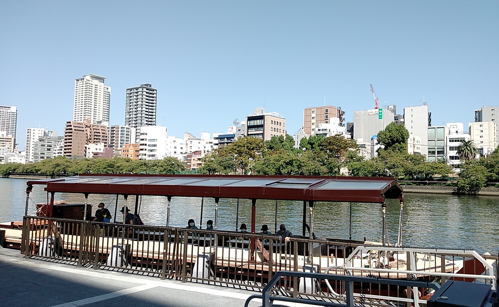 一本松海運 公式 めっちゃ秋晴れの中 蘇れ 淀川の舟運 上り便 出航しました 八軒家浜の船着場を出発して これから枚方船着場を目指します 淀川の舟運 大人の遠足 大阪観光 T Co Od7h35vd2a Twitter