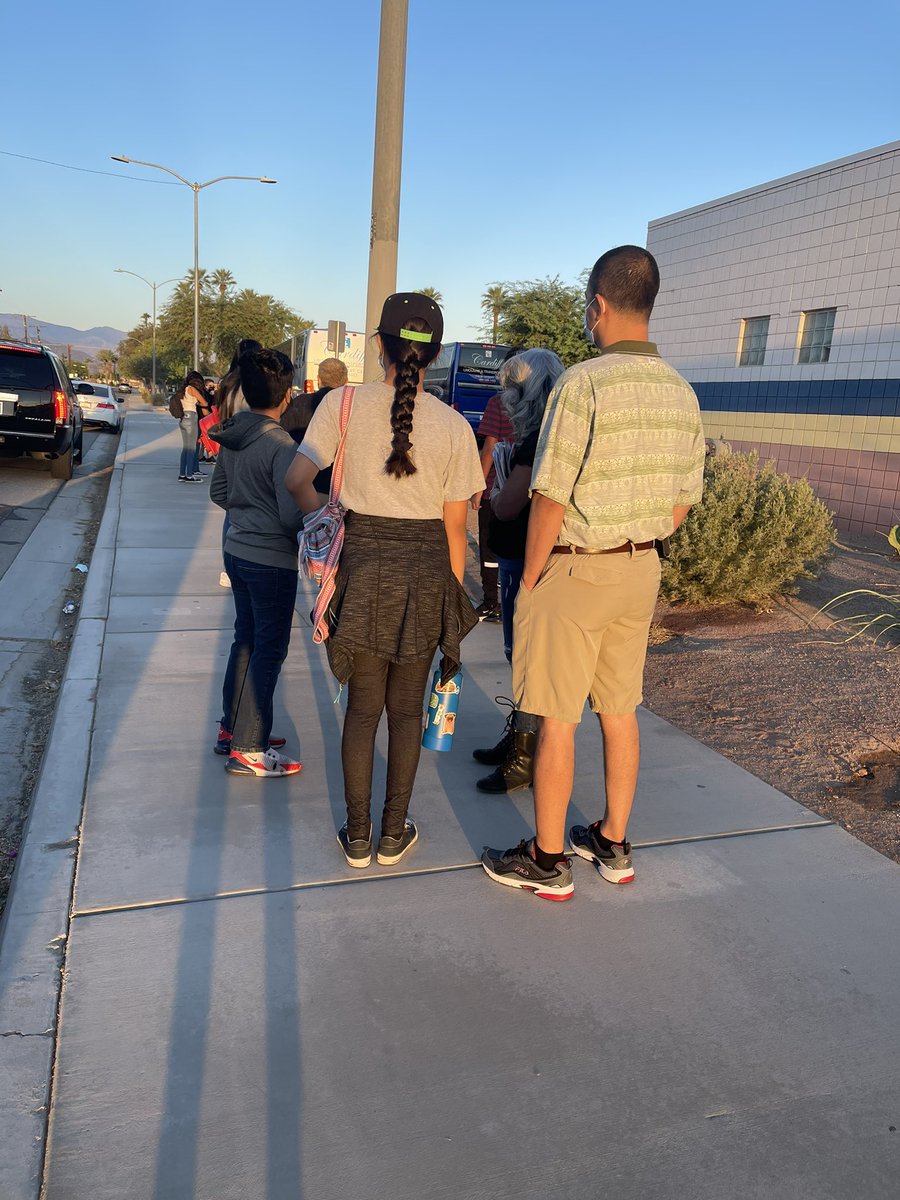 littlelayita's tweet photo. The girls had a fun day today! They enjoyed the trip to Indian Wells #BiancaRaeFoundation 🍕🧢⚾️⚽️🎒💄they were surprised and happy to see they DCA former Principal Mrs. Norton @AlexiaBella1017 @tiffany1norton @GsaldivarGs #GirlsFunDay 👭👭 https://t.co/Wx3rUjn01h