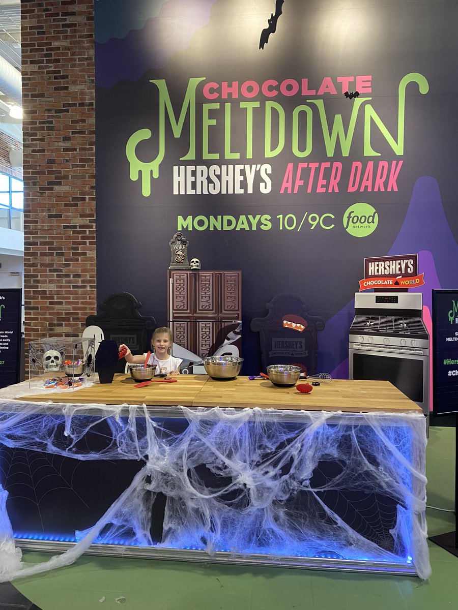 ramcheer55's tweet photo. @SunnyAnderson @ManeetChauhan huge fans of @FoodNetwork so we had to check out Hershey’s Chocolate Meltdown After Dark since we live right down the road. Olivia is ready for her cooking debut! https://t.co/uRY4HzApWj