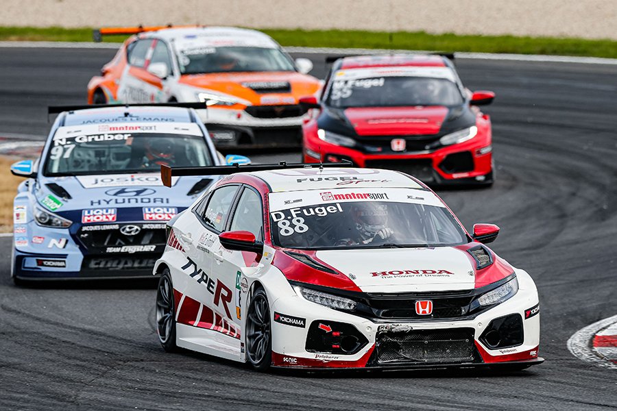 fiatcrworldtour's tweet photo. In 🏆#ADAC #TCRGermany, 👨🏻🚀#DominikFugel's 🏎️#HondaCivicTypeR took a dominant lights-to-flag victory in Race 1 in his home event at the 🏁#Sachsenring, finishing over 14" ahead of 👨🏻🚀#MartinAndersen's 🏎️#Hyundaii30N.
READ MORE▶️https://t.co/lMGR97fuiK
#TCR #TCRseries #motorsport https://t.co/8lHSJD5hf9