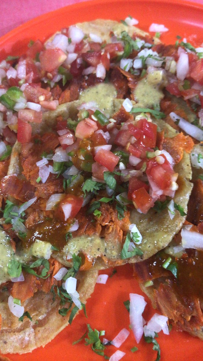#TacoAlPastor con salsa campechana (mexicana y roja).