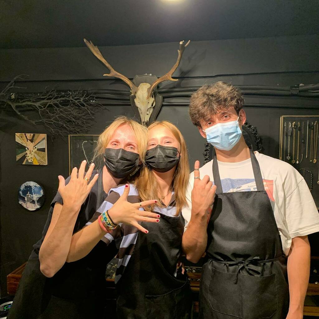 We had cool family in our class today.Mom and two kids took our 1 day ring making class. #nyc #jewelryschool #familybonding #jewelrymaking #1dayringmakingclass #eastvillage #ayakanishijewelryschool