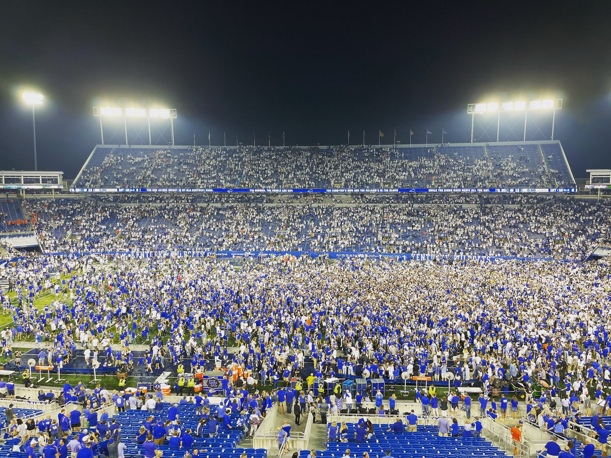 kentuckyalumni's tweet photo. CATS WIN! 😼🏈 #ForTheTeam @UKFootball https://t.co/Dxten5t3DE