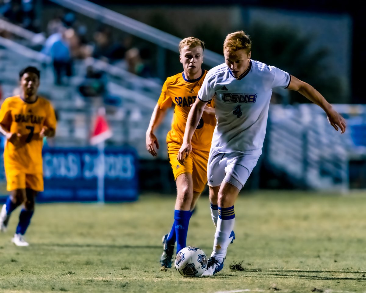 csub_msoccer's tweet photo. Tonight's starting line-up for @CSUBakersfield at @UCRsoccer_M as built by the Berchtold Equipment Company @BerchtoldCo #RunnersOnTheRise #GoBako @BigWestSports 

Underway at 7 pm; no live stream, but you can follow along here: https://t.co/23e0XlOCdT https://t.co/dmSJmblFfI
