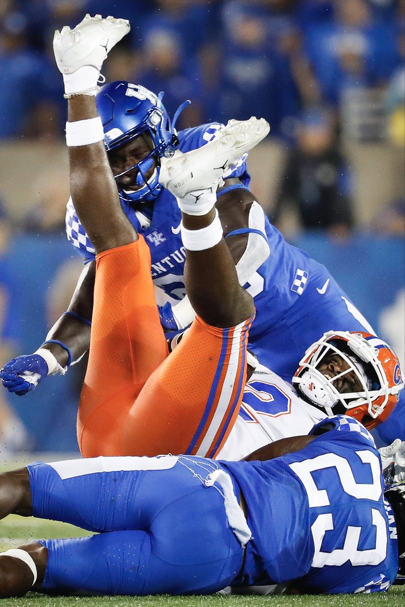 AlexSlitzPhoto's tweet photo. Kentucky defeats Florida 20-13 Saturday night at Kroger Field. @heraldleader @KentuckySports @JoshMooreHL @markcstory @pbaniak @Johnclayiv @BenRobertsHL https://t.co/5WkIes0F5G