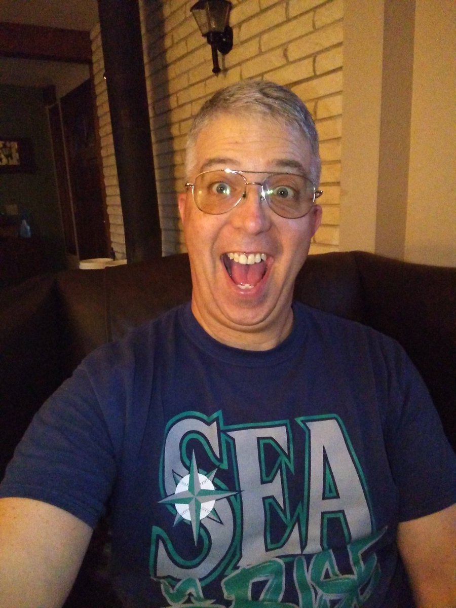 chrishaughee's tweet photo. #whereiroot Go Mariners... I believe! https://t.co/RrMRdlQEfb