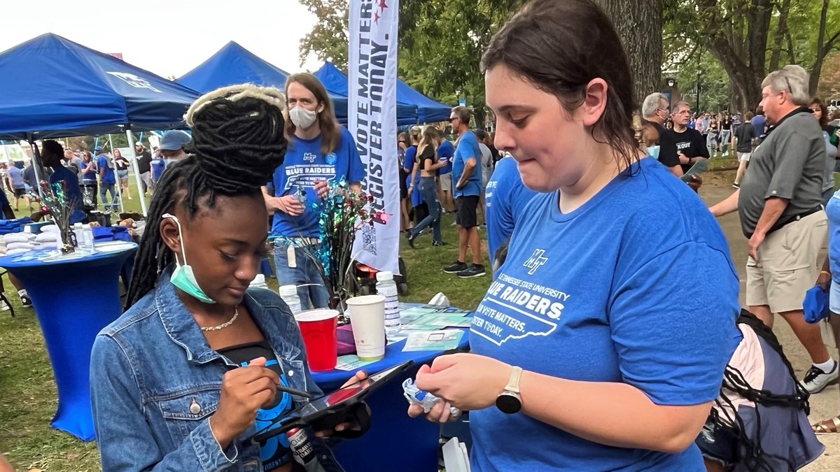 tnsecofstate's tweet photo. Thanks to the @MTSU students and @MT_FB fans who came by today's #TNVoterRegistrationTailgate in Walnut Grove and the 20+ #MTSU volunteers, @MTAthletics, @MTSUSGA & @RuCoElections and everyone who made this event a success. #GoVoteMTSU #MTSUVotes #GoVoteTN #YourVoteMattersTN https://t.co/3jrOfaTsse