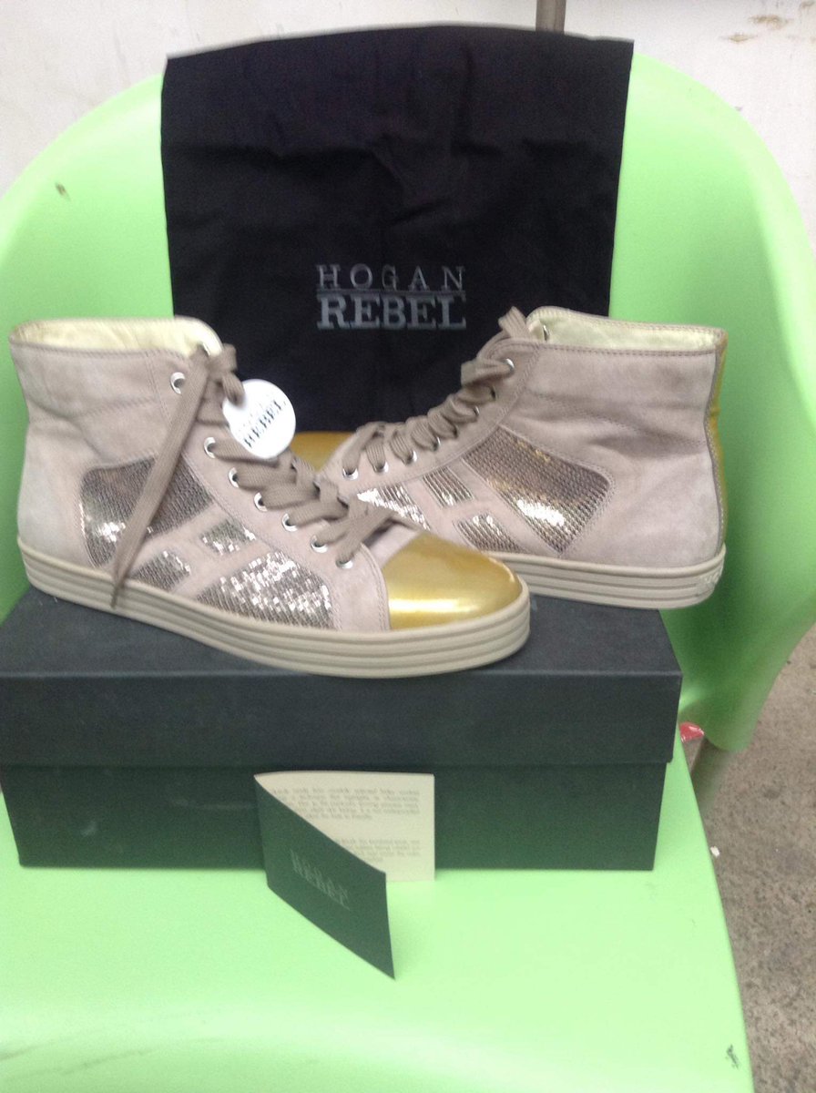 hellnextdoor's tweet photo. For Sale‼️‼️‼️BRAND NEW LIMITED EDITION Rogan Rebel High Cut Sneakers 40 1/2 woman size P6,000 (still negotionable). PM for details. https://t.co/spfIHzrdbf