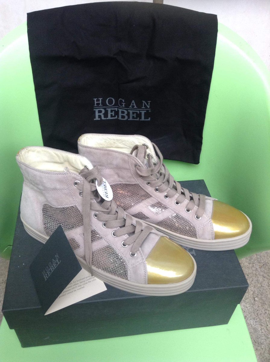 hellnextdoor's tweet photo. For Sale‼️‼️‼️BRAND NEW LIMITED EDITION Rogan Rebel High Cut Sneakers 40 1/2 woman size P6,000 (still negotionable). PM for details. https://t.co/spfIHzrdbf