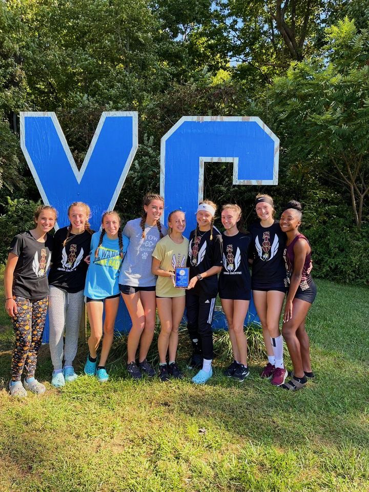 THE BULLDOGS MEAN BUSINESS😤wrapping up Madison Invitational...Varsity Girls and Boys both took FIRST PLACE🏆🏆Open Girls and Boys both took SECOND PLACE💪with girls only 10 points behind first and boys only 16 points🐾🐾#dubseason #speedkills