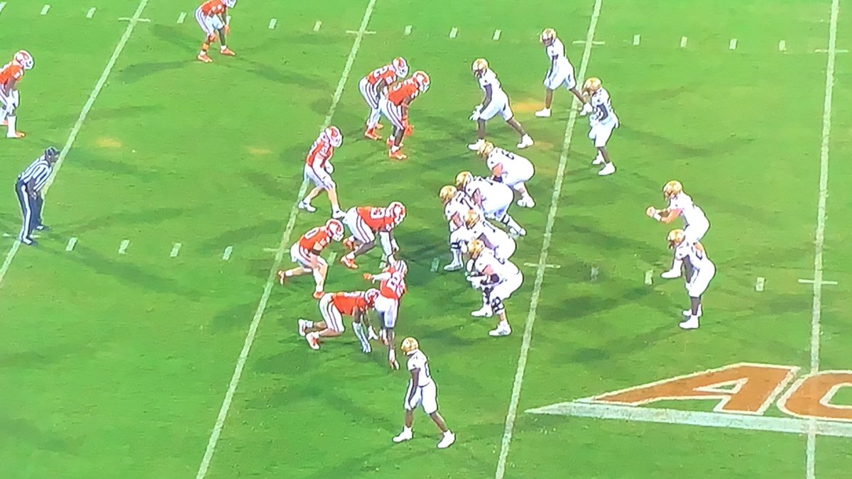 SteelerVol4Life's tweet photo. If this isnβt offside then the Pope isnβt catholic #BCvsCLEM https://t.co/aOeQ9ykbp0