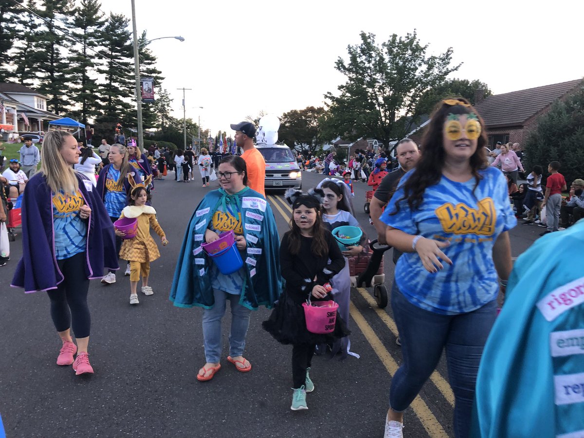 Wow! What a great turn out tonight at the Temple Halloween Parade. #mecpride #muhlsd #gomuhls