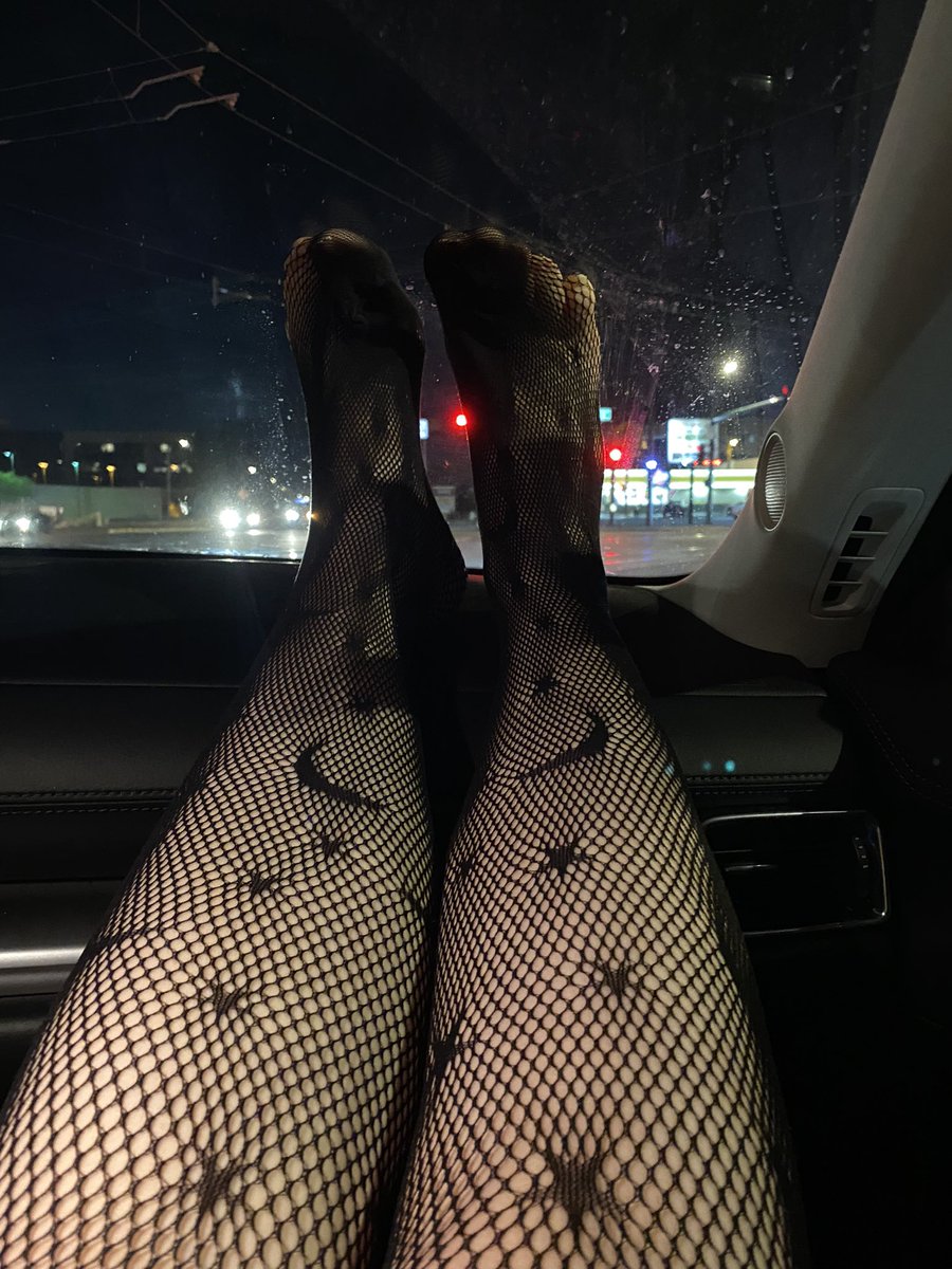 acci0nudes's tweet photo. So glad I’m not driving home tonight. #feet https://t.co/ZuXGuZAP7c