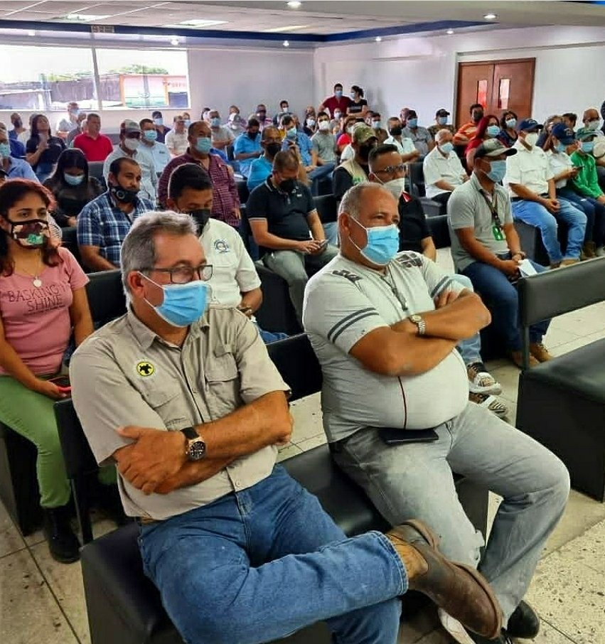 Qué productivo encuentro se realizó este #Sábado con  #Asoganort, se construyeron propuestas para la economía, la paz y Seguridad del #Tachira. A nosotros no nos importa el color Político.
¡Juntos Venceremos! 
#BernalGobernador 
#AmemosAlTáchira 
#FreddyBernal