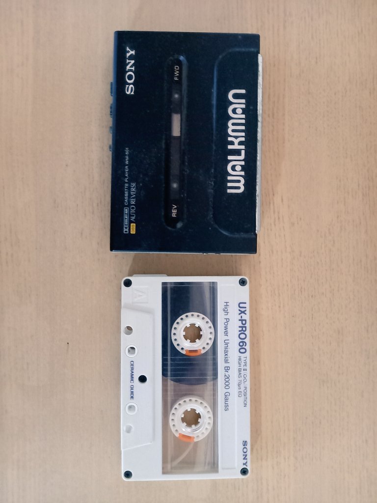 After Tone Fun House 35年ぶりに黄金コンビ復活 ソニー ウォークマンwm 501 ソニー カセットテープux Pro 懐かしい でもカセットテープのいい音 俺もこんないい男になりたい やはりアナログは素晴らしい