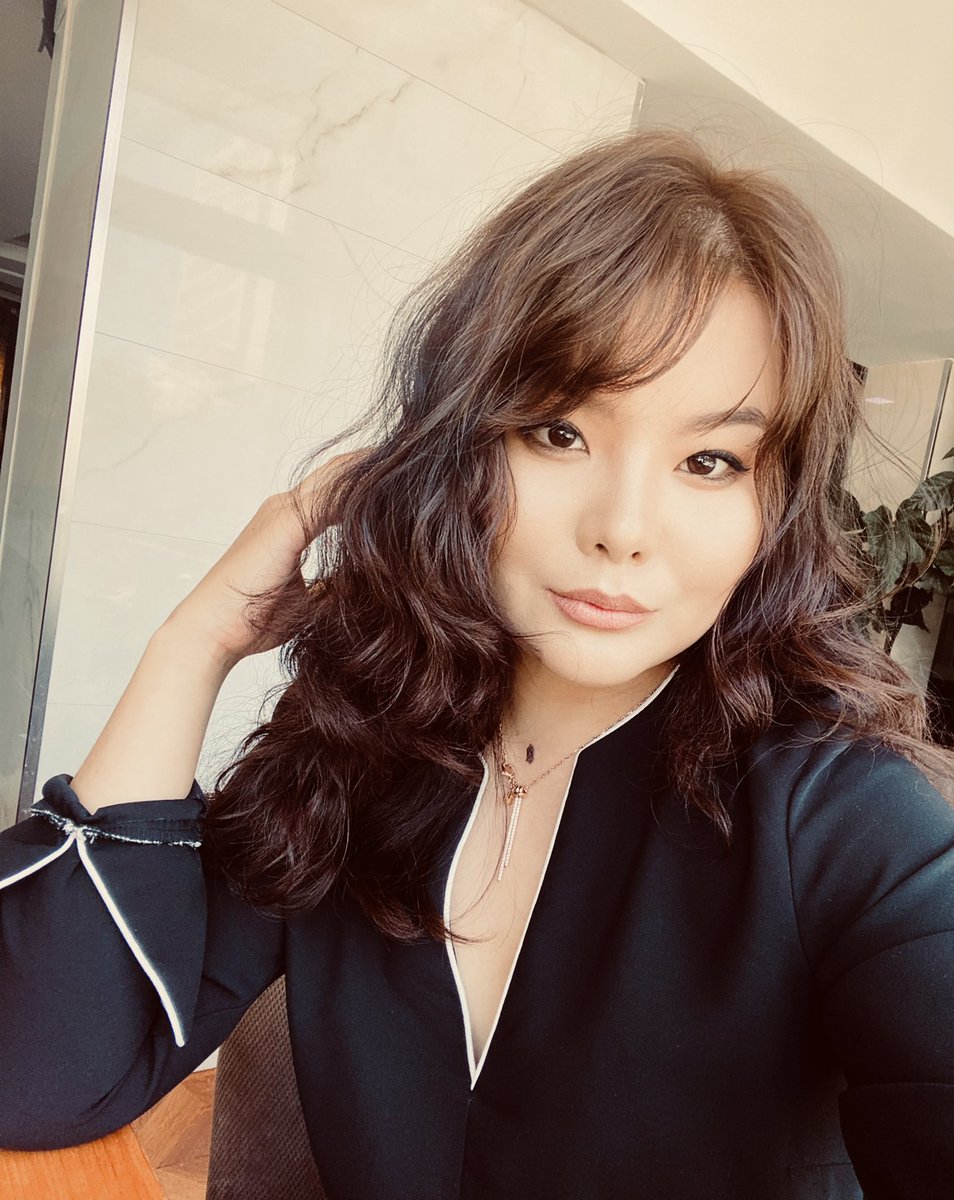 👩🏽‍🦱 бор арьстай, арзгар үстэй ийм л эможи байдын бна хха🙊😂