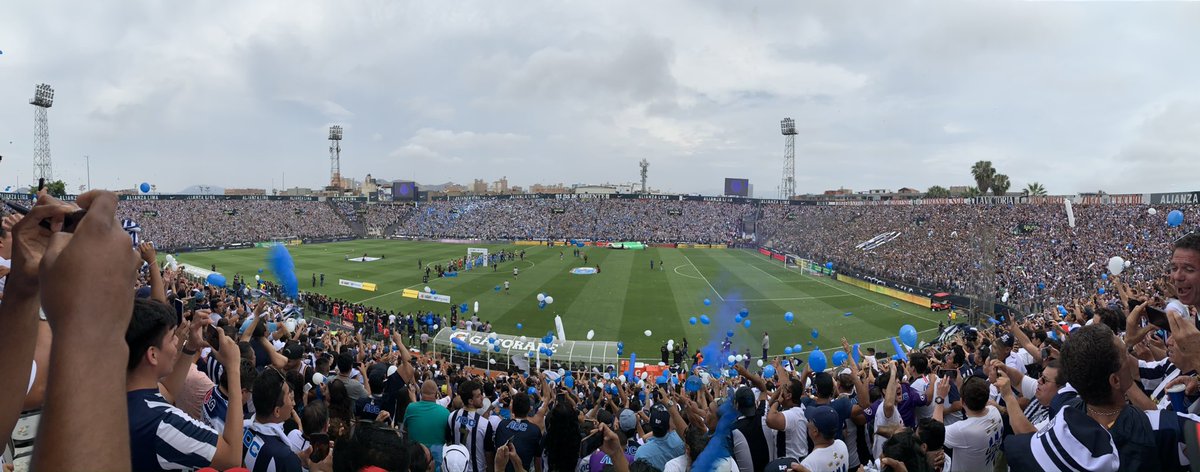 blanquiazulhora's tweet photo. Con 17 llenos de local, @ClubALoficial hubiera podido recaudar aprox:

💰 S/. 13’500,000. Sí, 13 millones. 

La vuelta de JF, los buenos resultados, los antecedentes de llenos en los últimos años. 

Ese $ no ha entrado. Consumamos productos oficiales y tratemos de compensarlo. https://t.co/Z1yNynDXT9