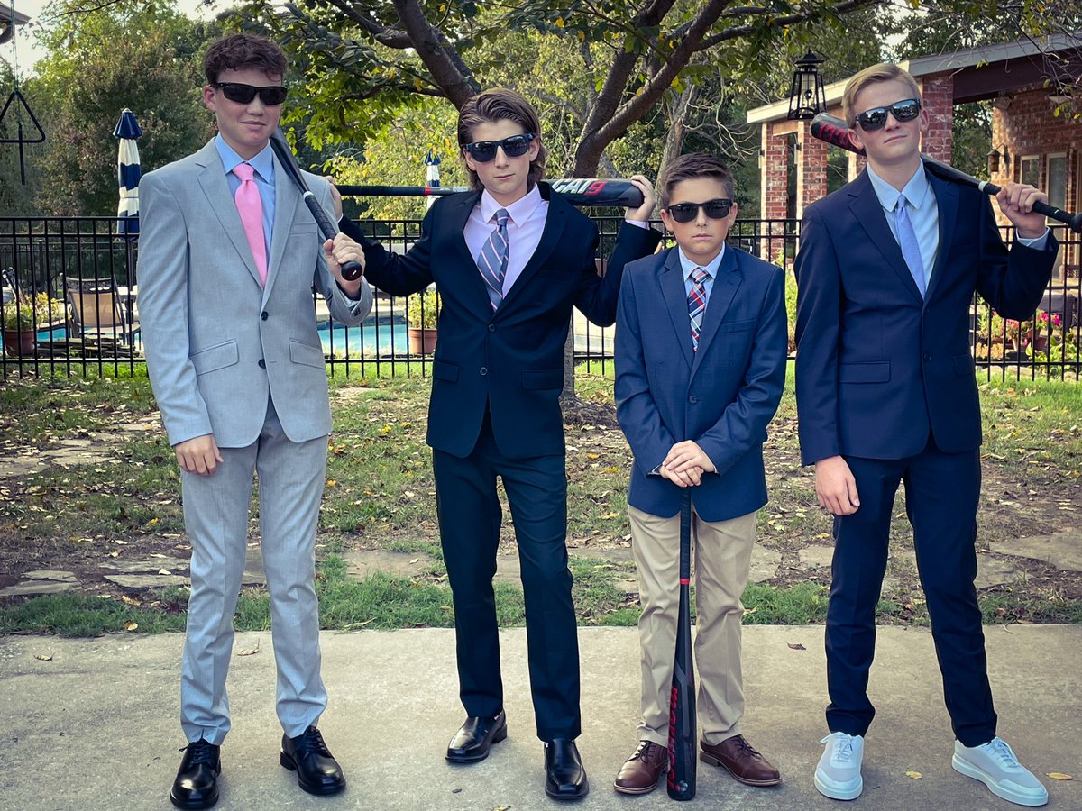tpm220's tweet photo. First Day of Fall Ball…to First Night of Cotillion #livinthelife https://t.co/eHi9jaalbK