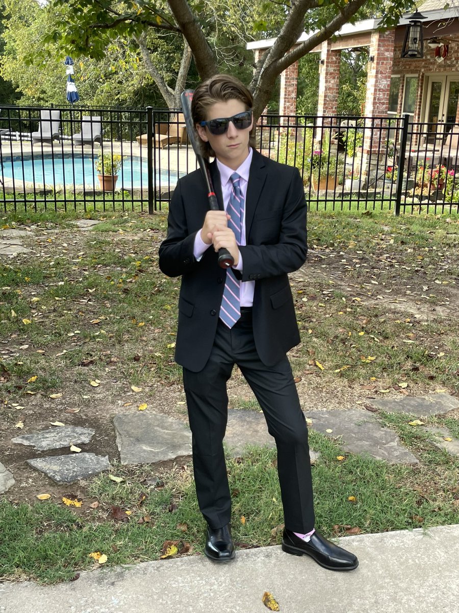 tpm220's tweet photo. First Day of Fall Ball…to First Night of Cotillion #livinthelife https://t.co/eHi9jaalbK