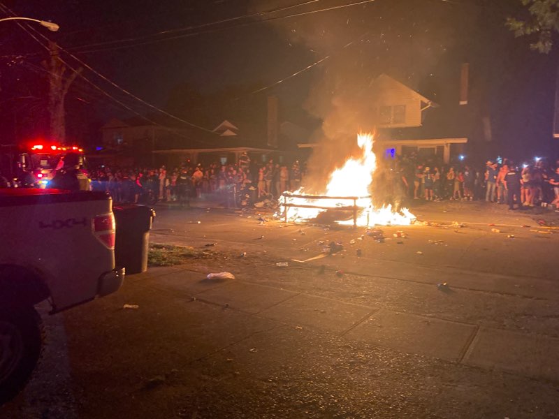 KyKernel's tweet image. The burning remains of a couch light up Lexington&apos;s State Street as fans celebrate Kentucky&apos;s victory against Florida. Picture by @jack_weaver_.