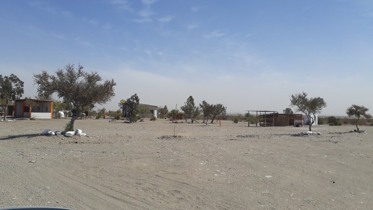 marcos_qz's tweet image. Cosas de San Juan. En medio del desierto feroz surge una posta de peregrinos, casi un espejismo, en torno a una devoción. #LaMedallaMilagrosa #Angaco #SanJuan 🇦🇷 😍