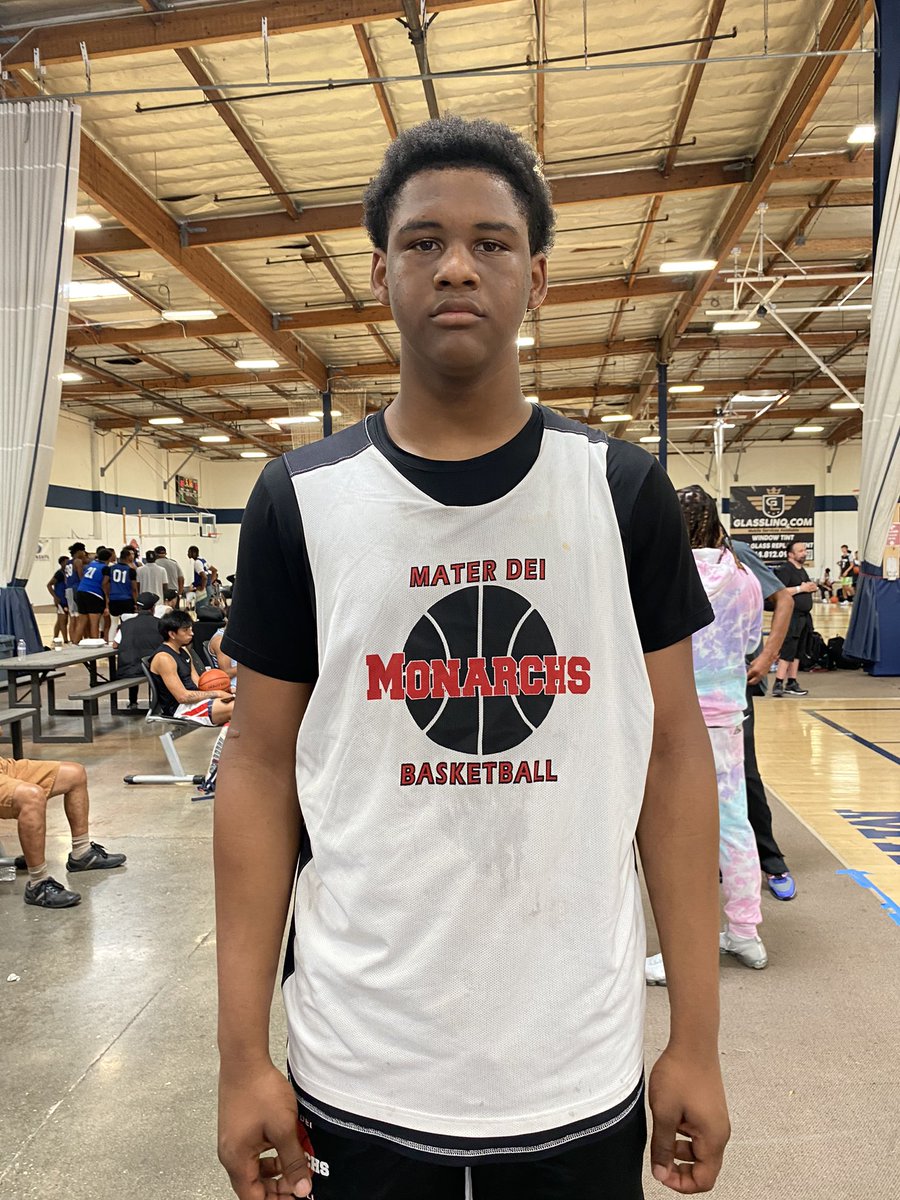 Pdouble_33's tweet photo. 2025 6’10 Tee Bartlett (@MaterDeiHoops) was a force n the post on both ends @AvacUnited Fall Classic Showcase! Solid post moves, strength &amp; touch 2 finish around the rim, great court vision passing from post, nice touch on the midrange shot, &amp; coming off solid wkd @FCPPangos AWFS https://t.co/UBU0Vy5XRl