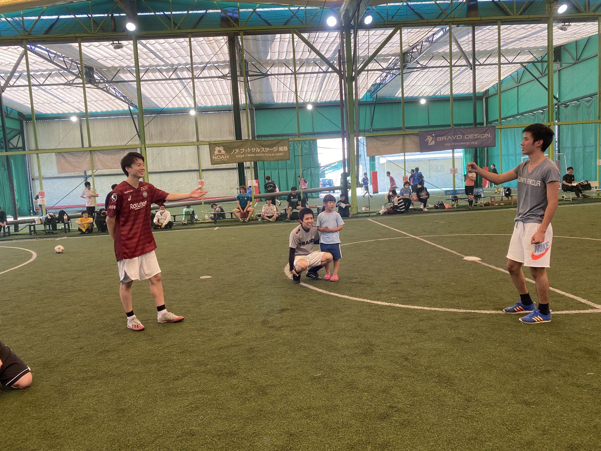公式 ノア フットサルステージ姫路 大会の最後は全チームでじゃんけん大会 ここでも駆け引きが行われています笑 T Co Maydqgz9op Twitter