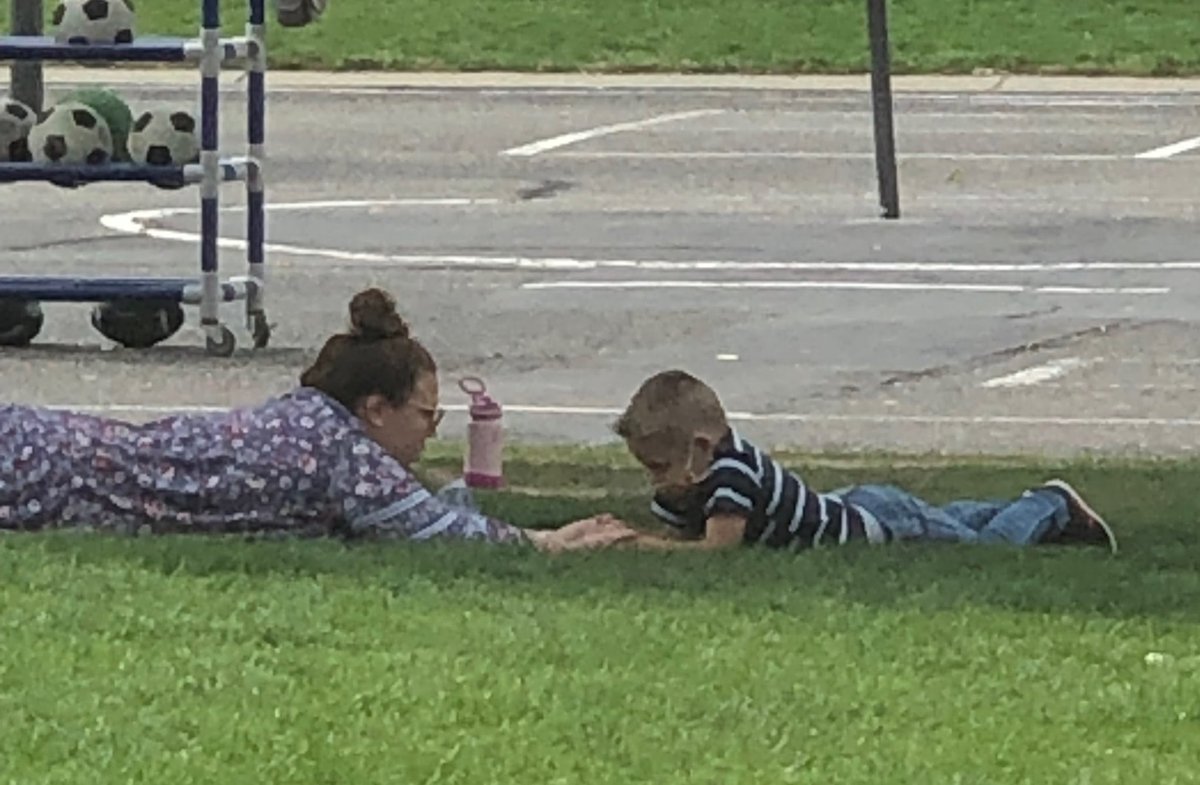 COliphant33's tweet photo. Our wonderful counselor, Katlyn Wood, getting down on a student's level to help ensure emotional well being! @PrairieRidgeES @SVVSDdeputy #StVrainStorm https://t.co/XLGPfWyHxJ