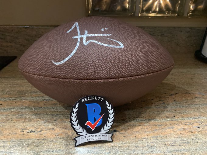 ChiefsFocus's tweet photo. 𝐈𝐭'𝐬 𝐆𝐢𝐯𝐞𝐚𝐰𝐚𝐲 𝐓𝐢𝐦𝐞! ⏰

We're giving one lucky Chiefs fan a signed @cheetah football 😎

To enter:
1. RT and like this post
2. Tag two friends
3. Follow @ChiefsFocus, @JpChiefs and, @CFStatistics

The giveaway winner will be chosen on October 8th. https://t.co/vjNJ3DLP2l