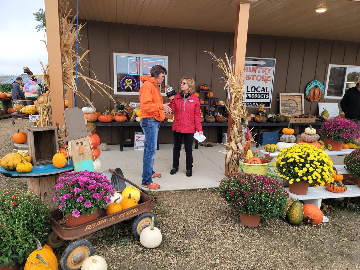 solsmapunkin's tweet photo. The Great Pumpkin Smash was a success! Everyone one something and One very happy winner. 🎃💵 https://t.co/nPszLQJ4fY